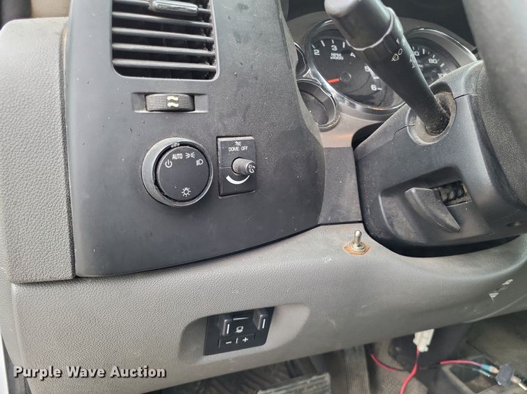 image for item LR9209 2011 Chevrolet Silverado 3500HD  pickup truck