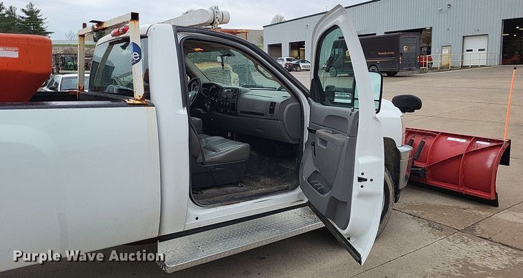 image for item LR9209 2011 Chevrolet Silverado 3500HD  pickup truck