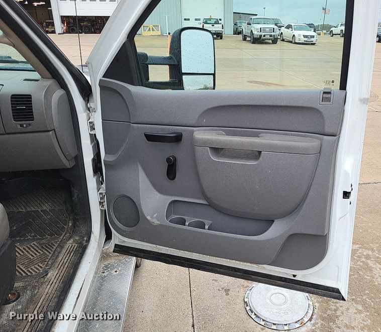 image for item LR9209 2011 Chevrolet Silverado 3500HD  pickup truck