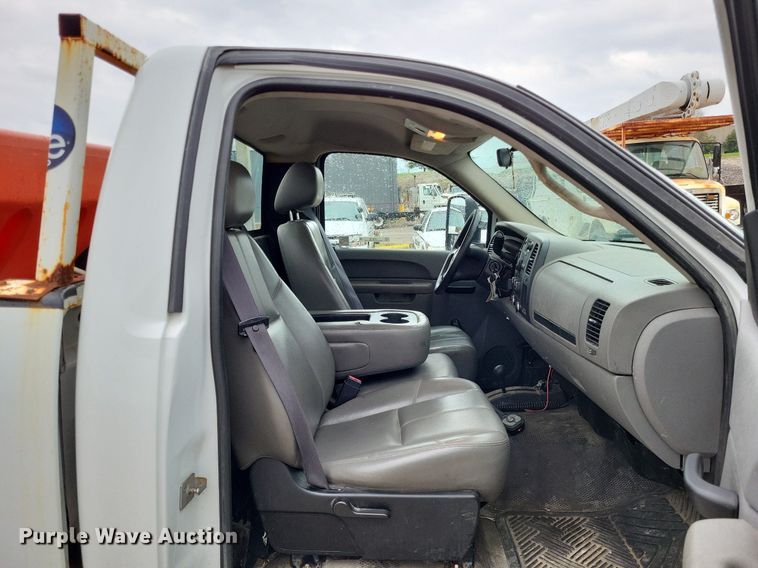 image for item LR9209 2011 Chevrolet Silverado 3500HD  pickup truck