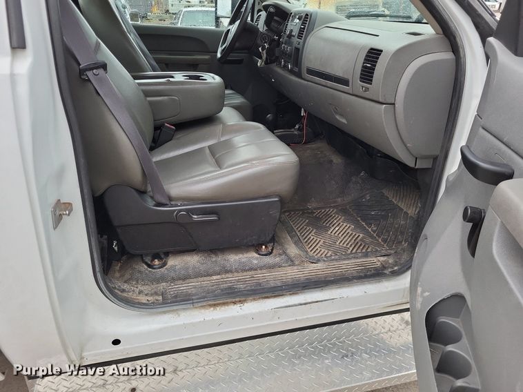 image for item LR9209 2011 Chevrolet Silverado 3500HD  pickup truck
