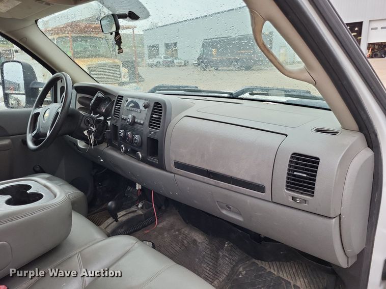 image for item LR9209 2011 Chevrolet Silverado 3500HD  pickup truck
