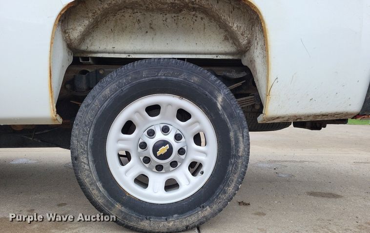 image for item LR9209 2011 Chevrolet Silverado 3500HD  pickup truck