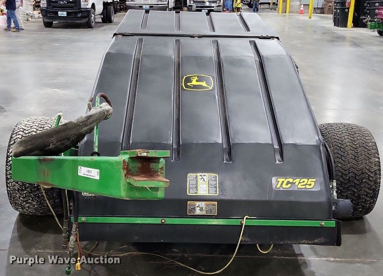 image for item LR9213 John Deere TC125  turf collector