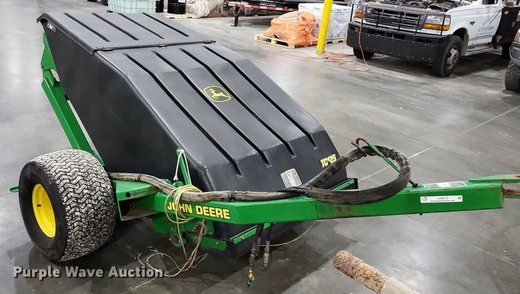 image for item LR9213 John Deere TC125  turf collector