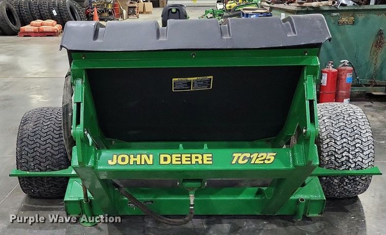 image for item LR9213 John Deere TC125  turf collector