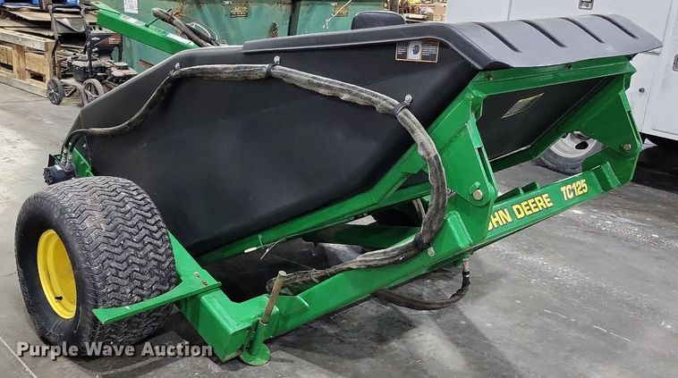 image for item LR9213 John Deere TC125  turf collector