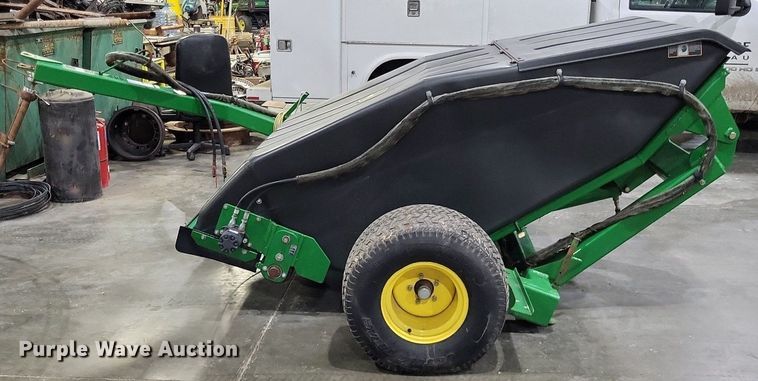 image for item LR9213 John Deere TC125  turf collector