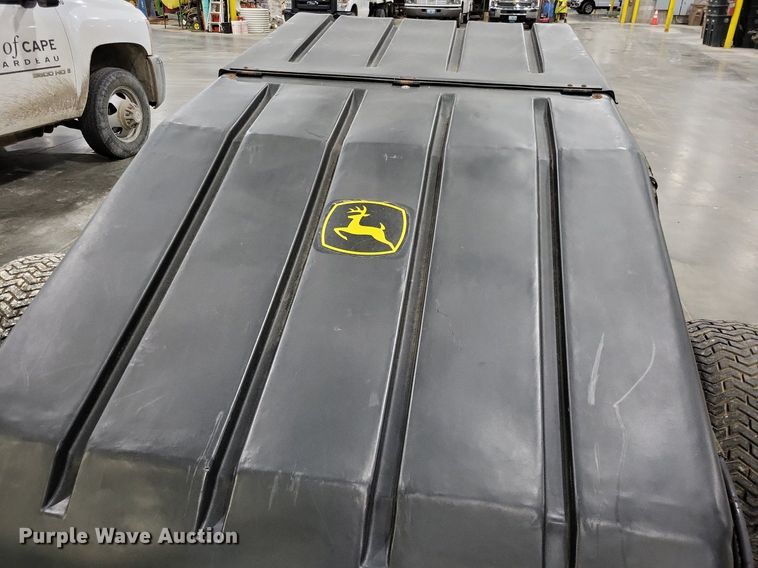 image for item LR9213 John Deere TC125  turf collector