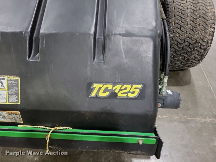 image for item LR9213 John Deere TC125  turf collector