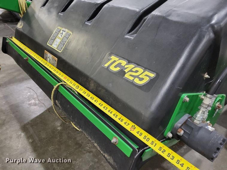 image for item LR9213 John Deere TC125  turf collector