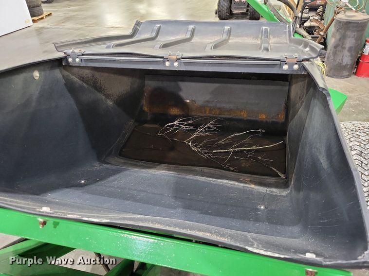 image for item LR9213 John Deere TC125  turf collector