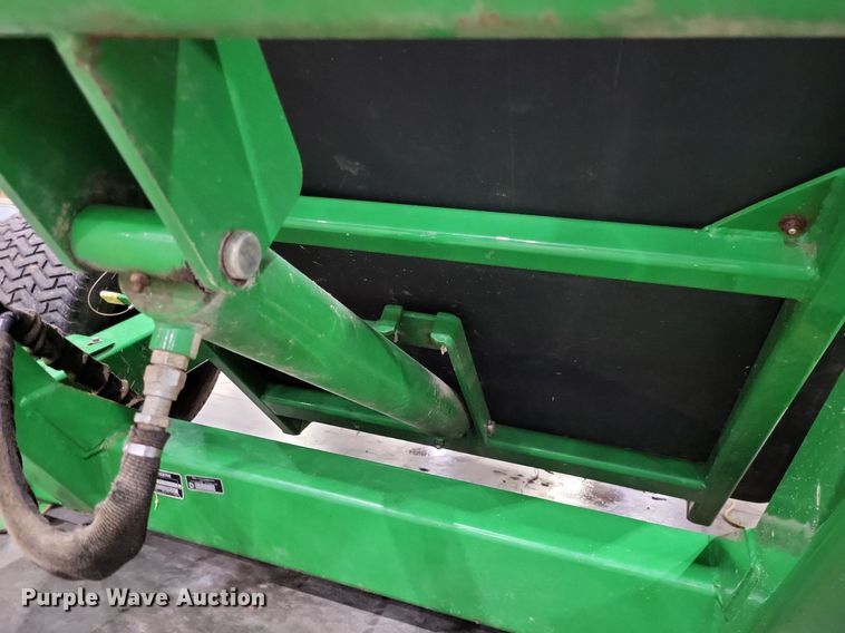 image for item LR9213 John Deere TC125  turf collector