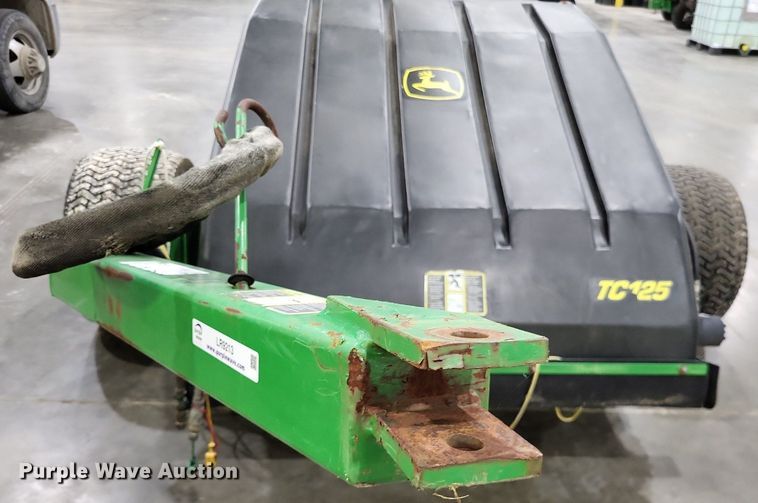 image for item LR9213 John Deere TC125  turf collector