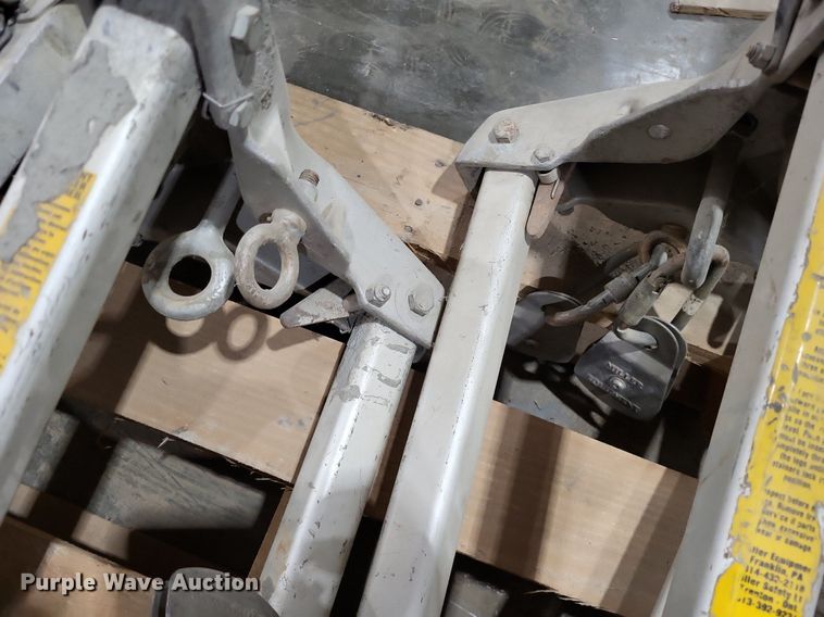 image for item LR9222 Manhole tripods