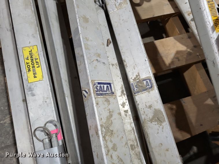 image for item LR9222 Manhole tripods