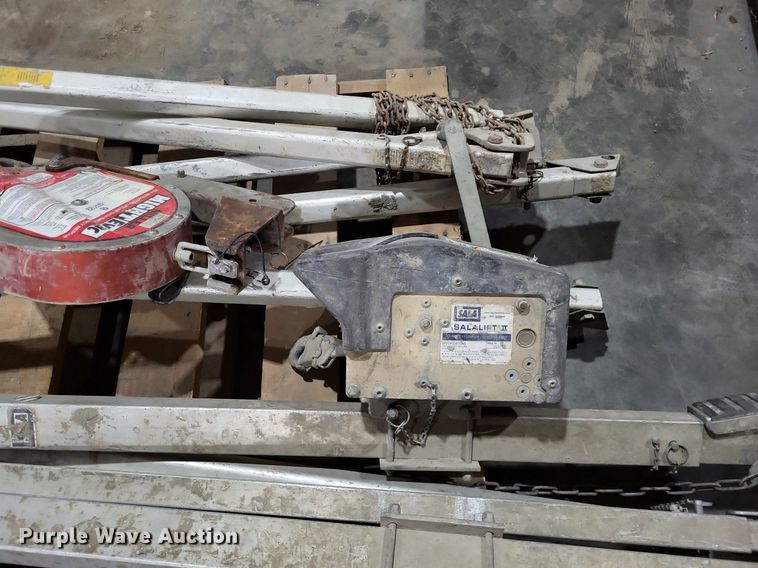 image for item LR9222 Manhole tripods