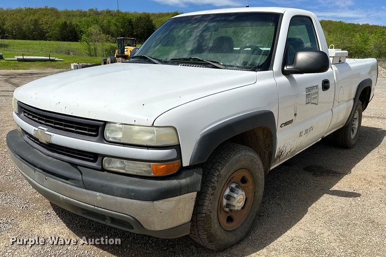 image for item LR9649 2002 Chevrolet Silverado 2500  pickup truck