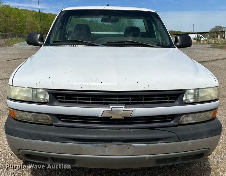 image for item LR9649 2002 Chevrolet Silverado 2500  pickup truck