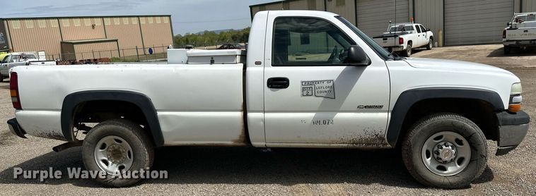 image for item LR9649 2002 Chevrolet Silverado 2500  pickup truck