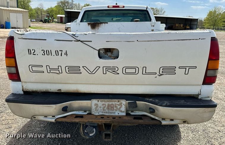image for item LR9649 2002 Chevrolet Silverado 2500  pickup truck
