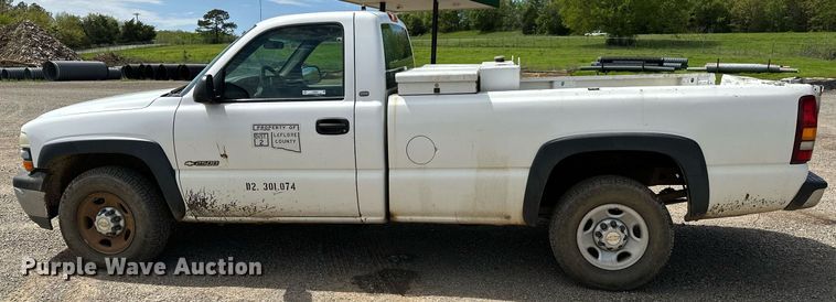 image for item LR9649 2002 Chevrolet Silverado 2500  pickup truck