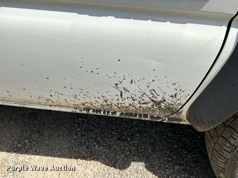 image for item LR9649 2002 Chevrolet Silverado 2500  pickup truck