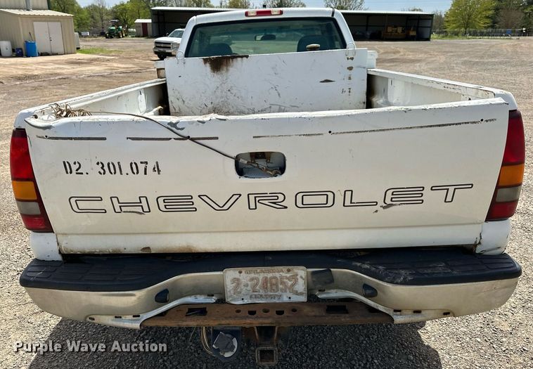 image for item LR9649 2002 Chevrolet Silverado 2500  pickup truck