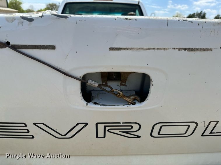 image for item LR9649 2002 Chevrolet Silverado 2500  pickup truck