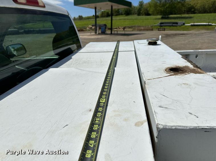 image for item LR9649 2002 Chevrolet Silverado 2500  pickup truck