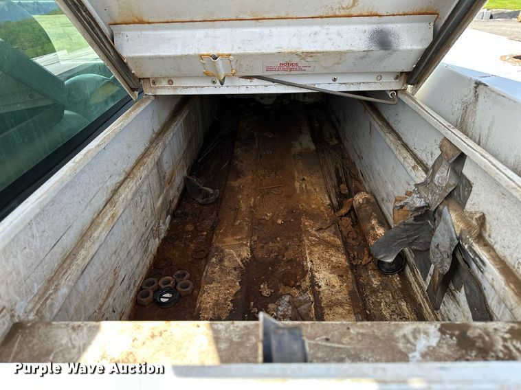 image for item LR9649 2002 Chevrolet Silverado 2500  pickup truck