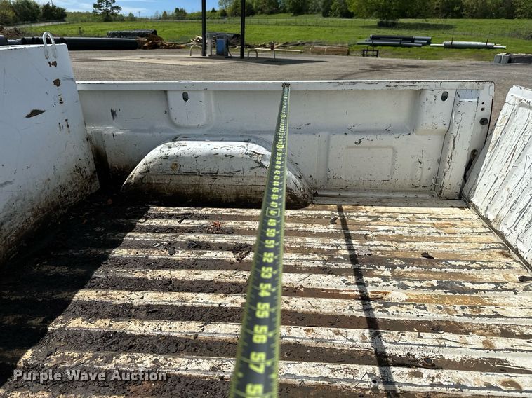 image for item LR9649 2002 Chevrolet Silverado 2500  pickup truck