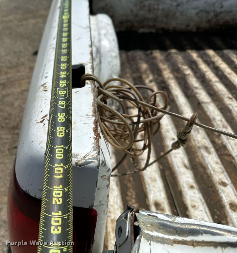 image for item LR9649 2002 Chevrolet Silverado 2500  pickup truck