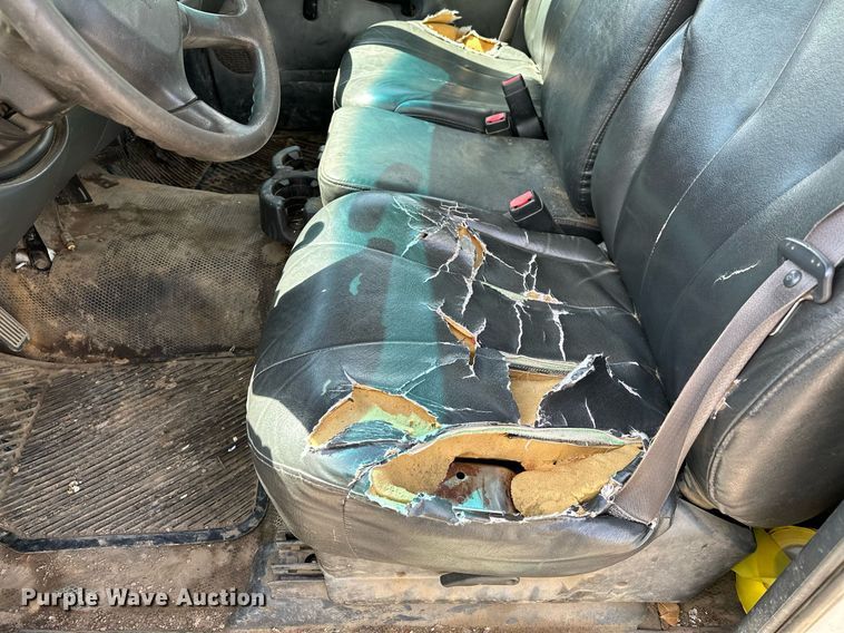 image for item LR9649 2002 Chevrolet Silverado 2500  pickup truck