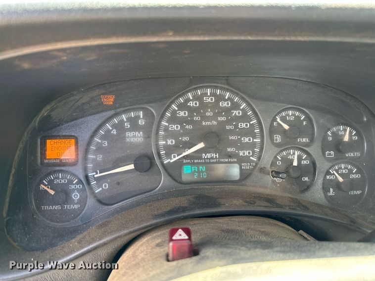 image for item LR9649 2002 Chevrolet Silverado 2500  pickup truck