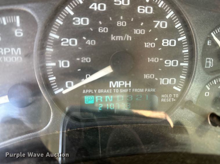 image for item LR9649 2002 Chevrolet Silverado 2500  pickup truck