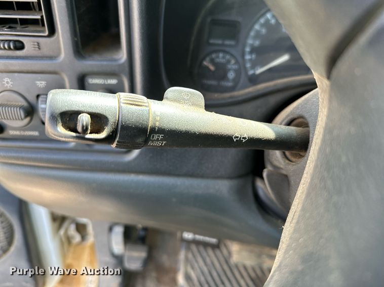 image for item LR9649 2002 Chevrolet Silverado 2500  pickup truck