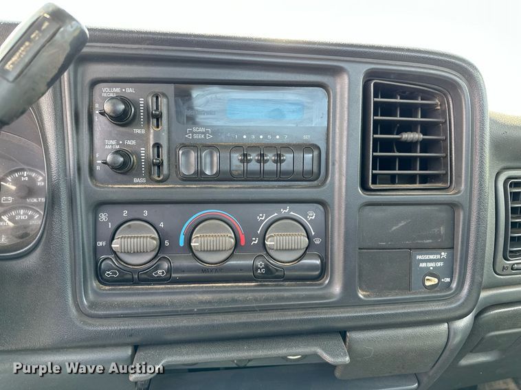 image for item LR9649 2002 Chevrolet Silverado 2500  pickup truck