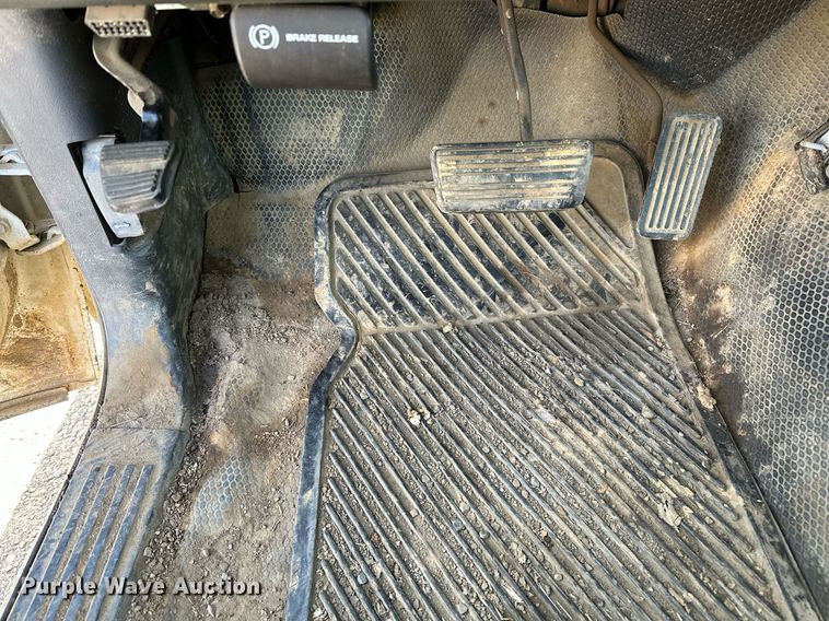 image for item LR9649 2002 Chevrolet Silverado 2500  pickup truck