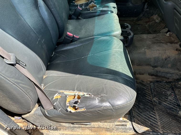 image for item LR9649 2002 Chevrolet Silverado 2500  pickup truck