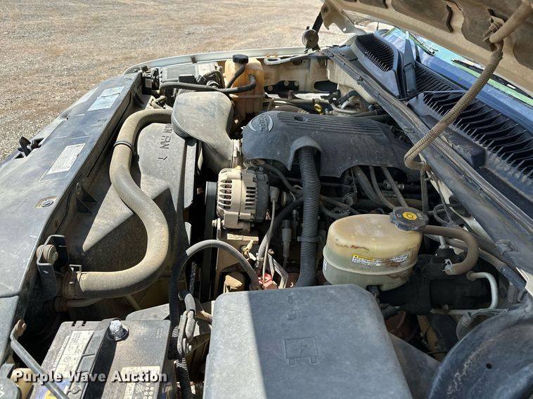 image for item LR9649 2002 Chevrolet Silverado 2500  pickup truck