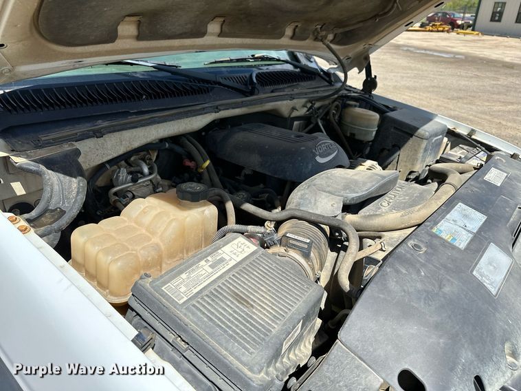 image for item LR9649 2002 Chevrolet Silverado 2500  pickup truck