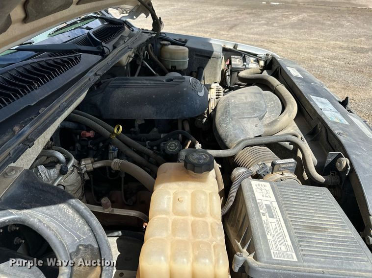 image for item LR9649 2002 Chevrolet Silverado 2500  pickup truck