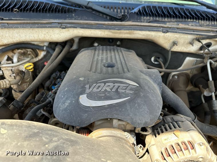 image for item LR9649 2002 Chevrolet Silverado 2500  pickup truck