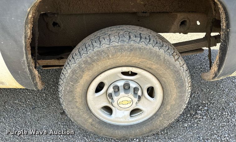 image for item LR9649 2002 Chevrolet Silverado 2500  pickup truck