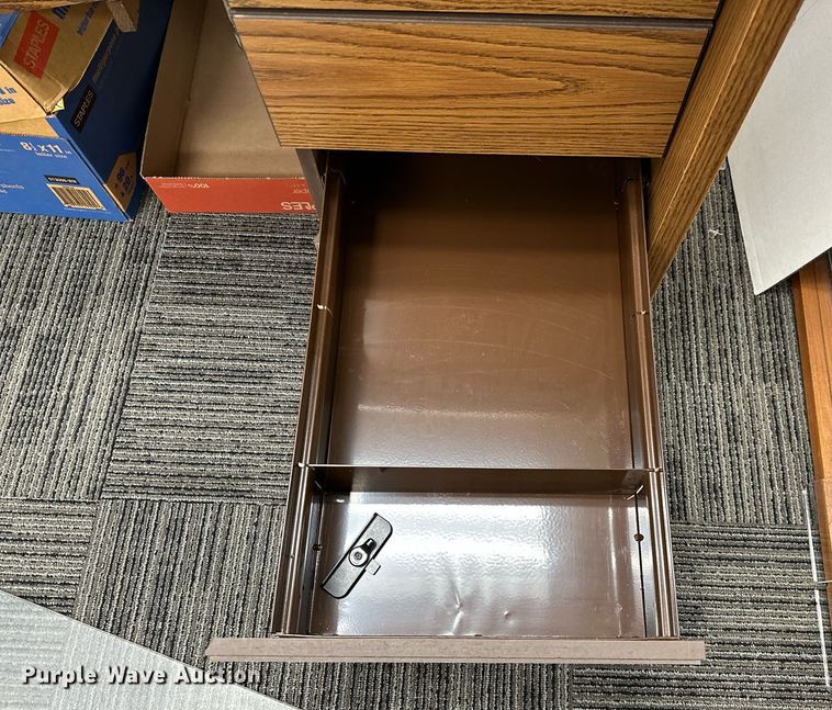 image for item LR9665 Office equipment