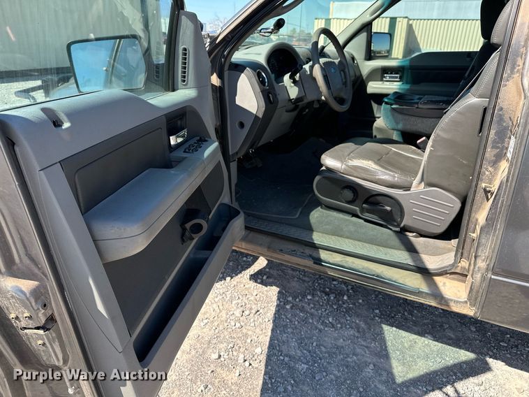 image for item LR9678 2004 Ford F150  SuperCab pickup truck