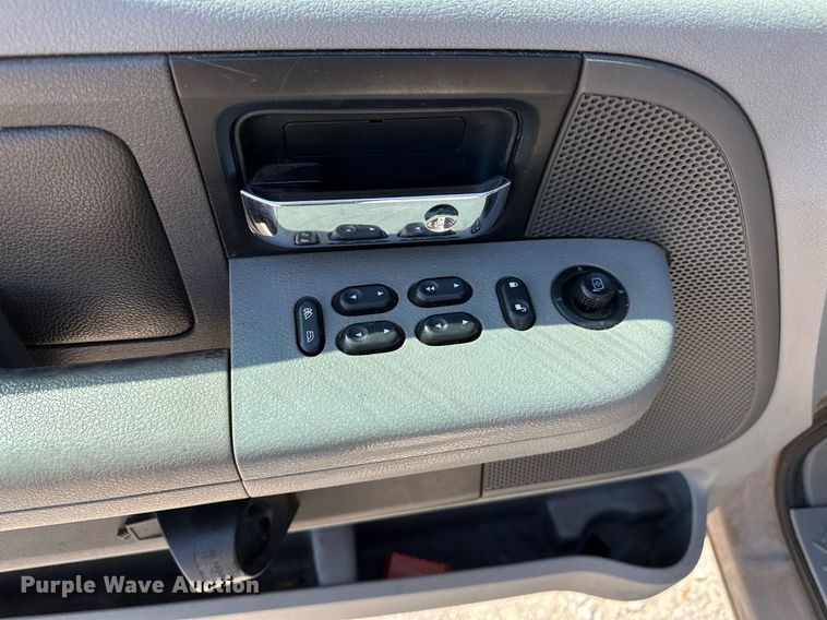 image for item LR9678 2004 Ford F150  SuperCab pickup truck