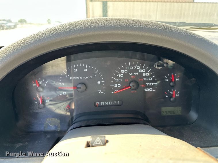 image for item LR9678 2004 Ford F150  SuperCab pickup truck