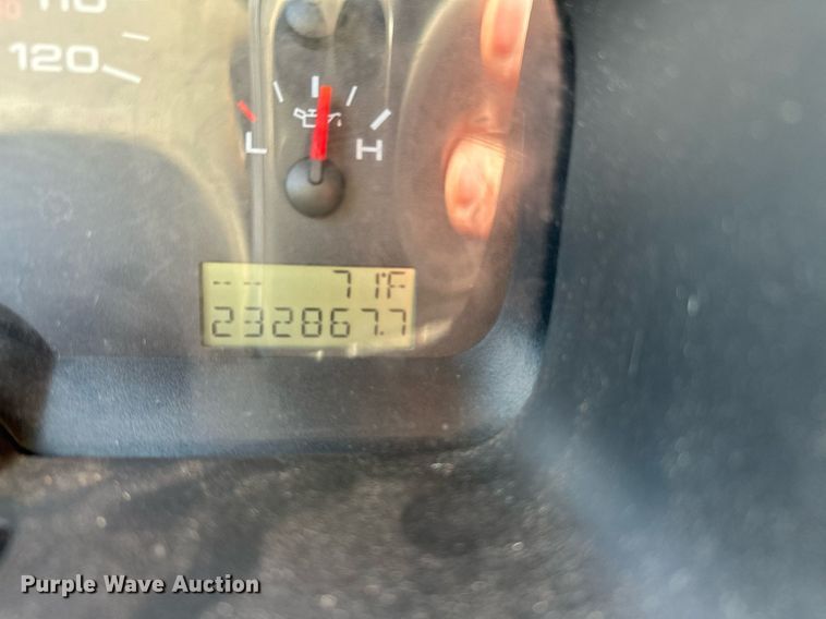 image for item LR9678 2004 Ford F150  SuperCab pickup truck